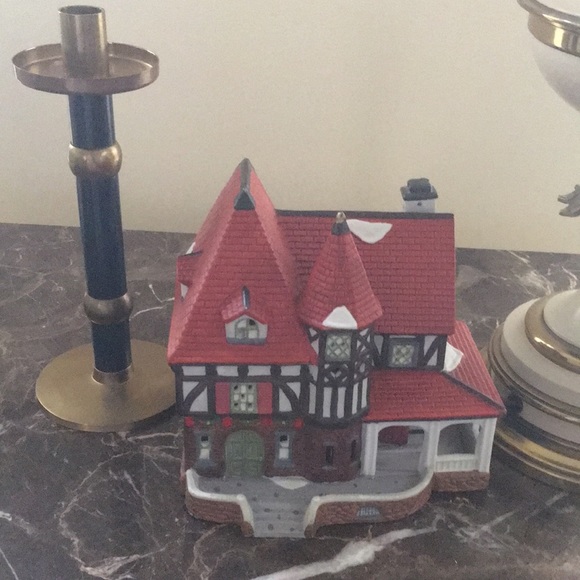 Miniature house size 8 by 8 by 5 inches - Picture 11 of 17